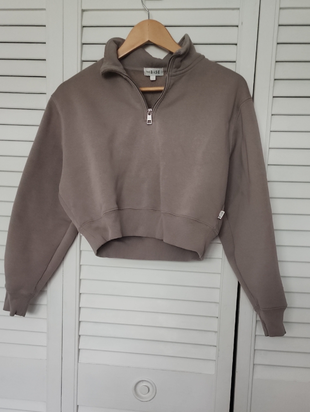 Madewell Cropped Half-Zip Sweatshirt in Taupe